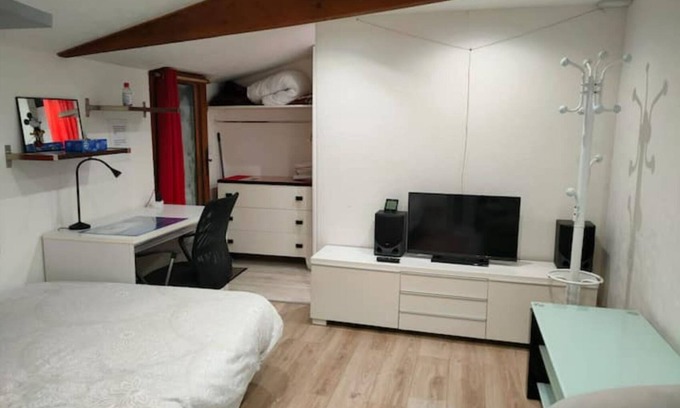 Saint-Illiers-la-Ville Apartment | Self-contained studio in the heart of the Yvelines