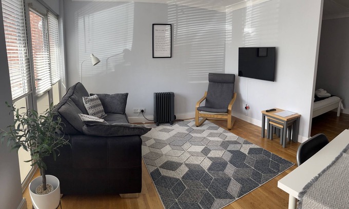 Colchester Apartment | Self contained flexible annex in Colchester