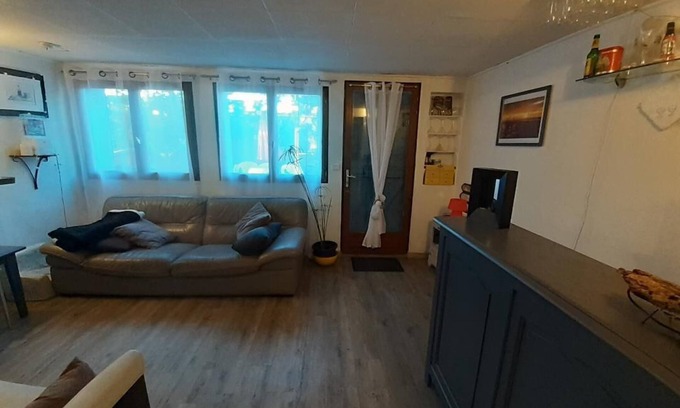 Mimet House | Semi-detached hamlet house with garden and summer spa