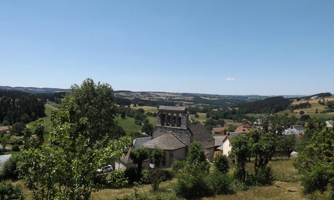 Lorcieres Cottage | Semi-detached house in Lorcières with BBQ, pets allowed