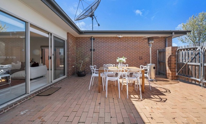 Franklin House | Serein Retreat – 5 Bedrooms and 2 Secure Parking