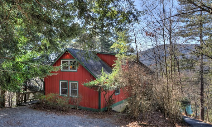 Penrose Cabin | Serenade Cove: Now listed through Carolina Mornings! See VRBO 4455448.
