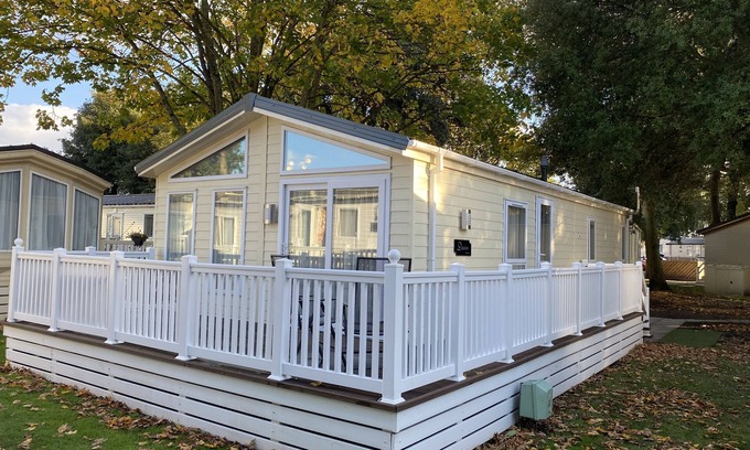 Mudeford House | 'Serendipity' - by the beach on Sandhills Holiday Park, Mudeford