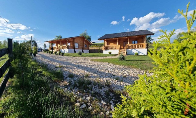 Vulcan Ski Chalet | Serene 2-bedroom chalet in Holbav