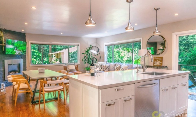 Northwood House | Serene 2BR Retreat, Great Views, Private Hot Tub