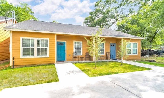 Northeast Houston Apartment | Serene 3 -Bedroom Home Rural