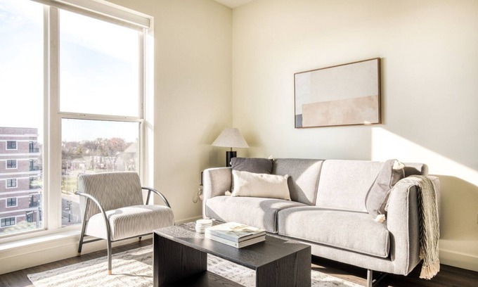Elmhurst Apartment | Serene Elmhurst 1BR w/Lounge, Pool & Gym nr Metra, by Blueground