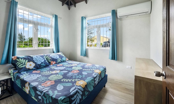 Kent Apartment | Serene Escape - Central & Modern with AC
