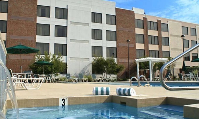 Rocky Mount Hotel | Serene Getaway: 2 Family-friendly Units Near Rocky Mount City Lake!