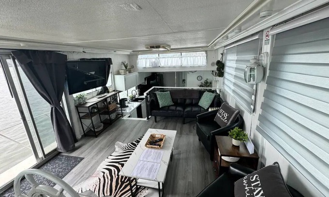 Osborne Boat Rental | "Serene Houseboat Hideaway"nn