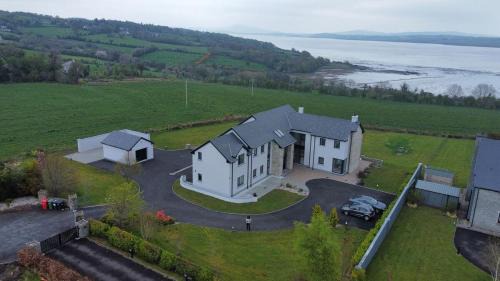 Letterkenny House | Serene luxurious Retreat with Sea Views, Entire Home Letterkenny