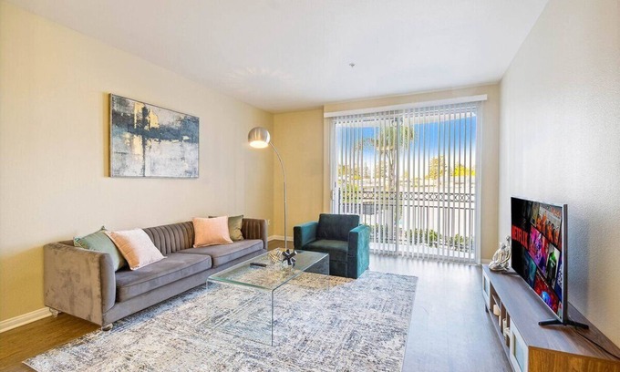Del Rey Apartment | Serene Marina Del Rey Retreat,Free Parking,Pool