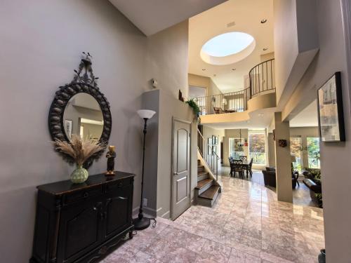 West Vancouver Villa | Serene Retreat, Ocean&City Views, Close to Beach