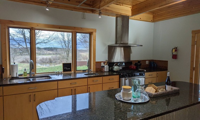 Athens Other | Serene Rural Retreat w/Stunning Views - Just a short drive from hiking and OU!
