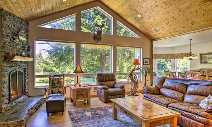 South Bend House | Serene South Bend Family Escape; Dogs Welcome