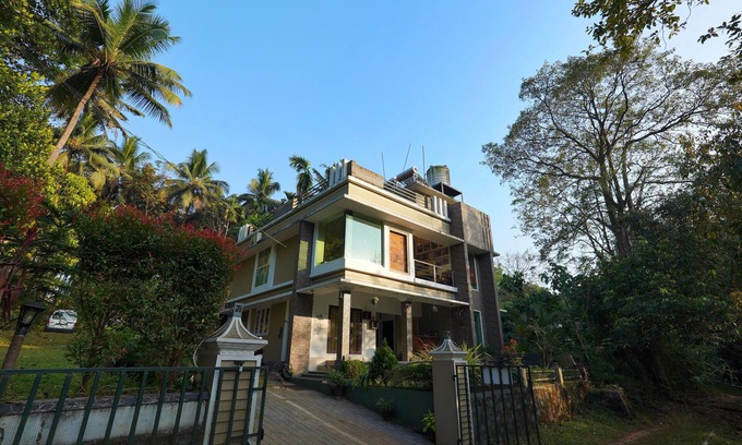 Irinjalakuda House | "serene Stream: 5-bed Luxury Haven Near Athirappilly"