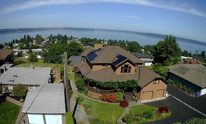Tacoma Apartment | Serene Sunsets - Warm and Cozy Basement Suite
