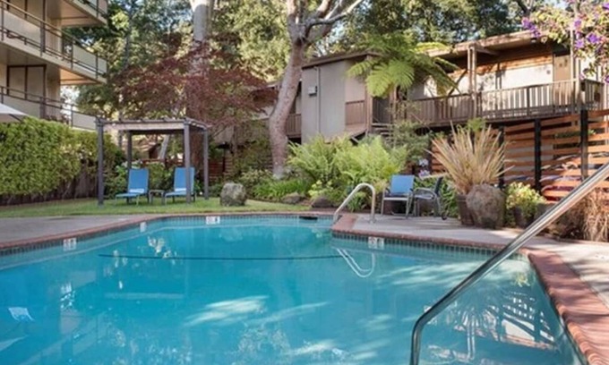 Barron Park Hotel | Serene Unit with Outdoor Heated Pool, Free Parking & Breakfast Near Stanford