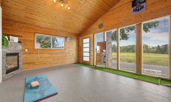 Northwest Calgary House | Serenity by the Green: Yoga, Near Championship Golf - 2BR, FREE Banff Pass