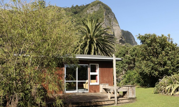 Punakaiki Cottage | Serenity in Punakaiki - Free wifi