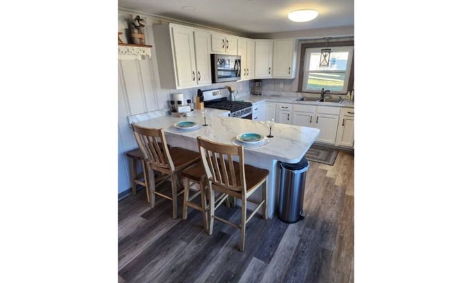 Edinboro House | Serenity Lakeside Cottage