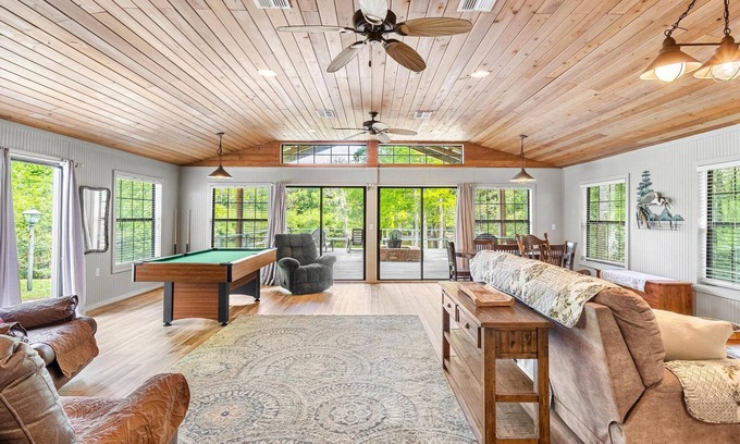 Branford House | Serenity On The River – Cozy Branford Retreat!