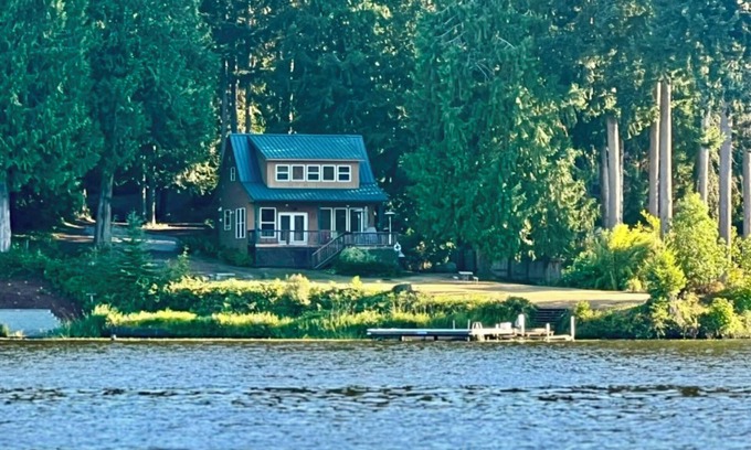Eatonville House | Serenity Shores: Lakefront Vacation Home with Indoor Playhouse!