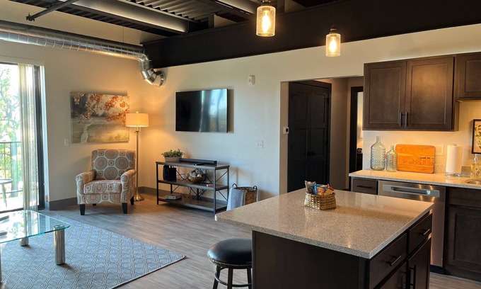 Stuart Apartment | Serenity Stay in Luxury