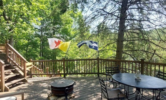Huberdeau Cabin | Serenity - Tree house on the lake