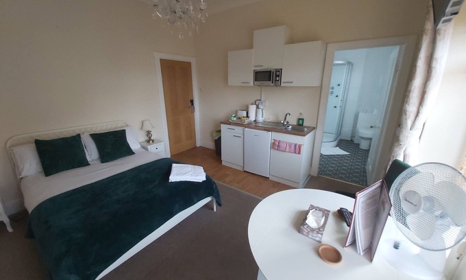 Gelligaer House | Sergeants Accommodation - Room 3
