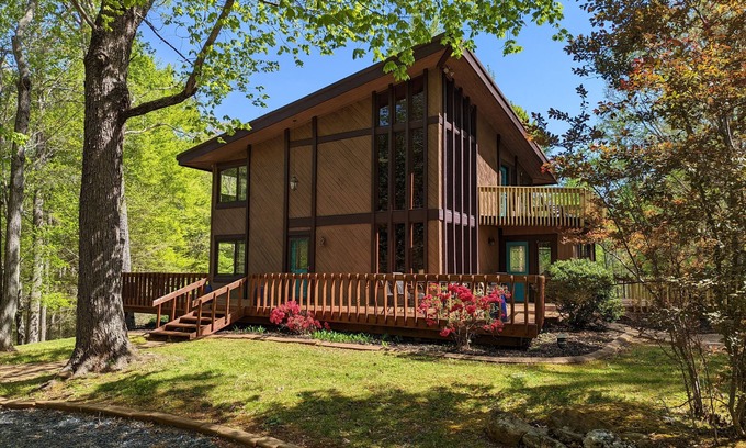 Andersonville Ski Chalet | Seven Springs, a cozy getaway sitting on 500 acres