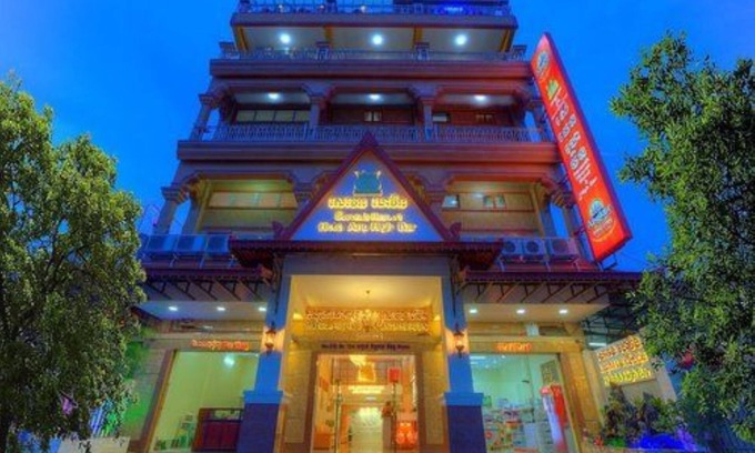 Sangkat Veal Vong Hotel | Seventh Heaven Hotel and High Bar