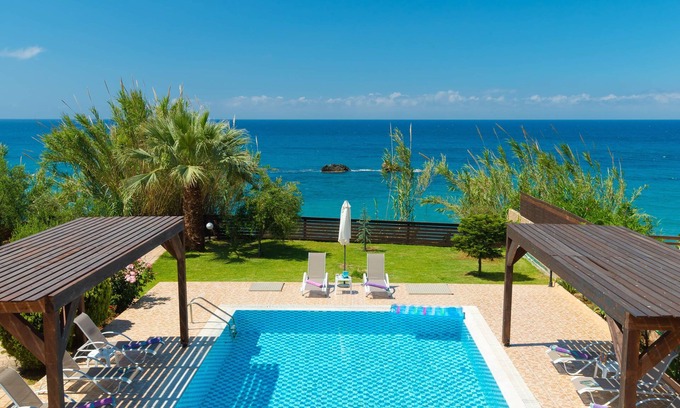 Agios Matthaios Villa | SEW VIEW VILLA SOFIA