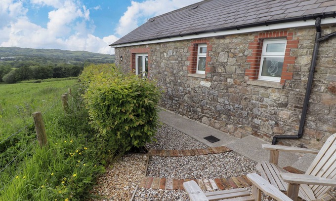 Golden Grove House | SEWIN COTTAGE, pet friendly, character holiday cottage in Llandeilo