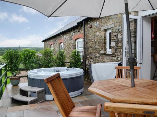 Ammanford House | Sgubor Llwyndu