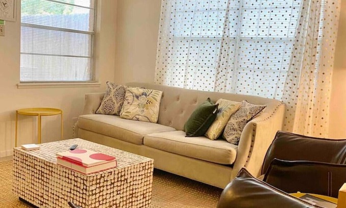South Central Houston House | Shabby Chic Duplex Tx Medical Center, Rice Village