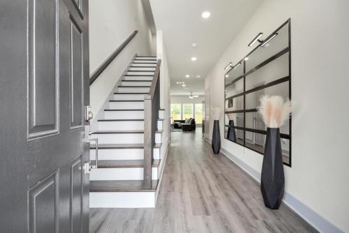 Southeast Houston Apartment | Shades of Grey