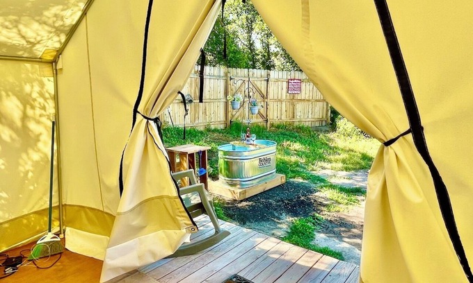 Monument Cabin | “Shady Pine” Glamping + Outdoor Tub & Hot Water