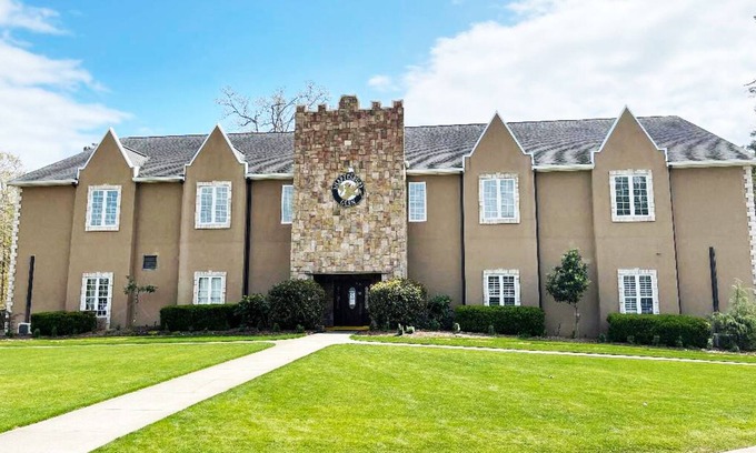 Conway Condo | Shaftesbury Glenn - Jones