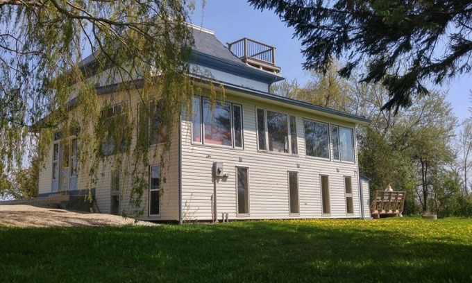 Ashfield-Colborne-Wawanosh House | Shamrock Beach Cottage near Ontario's sandy west coast!