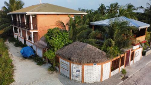 Maamigili House | Shamar Guesthouse & Dive