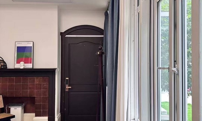 Xuhui Apartment | Shanghai Cozy 1-bedroom and 1-living room near Wukang Road
