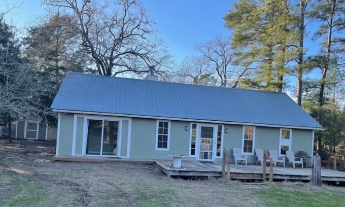 Smithville Cottage | Shanti Cottage in the Lost Pines