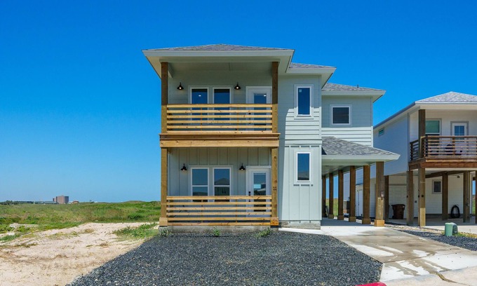 Bella Vista House | Shared Pool, Shared Hot Tub, Pet Friendly