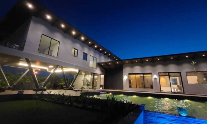 Noida Cottage | Shaw Estate Cottage151A
