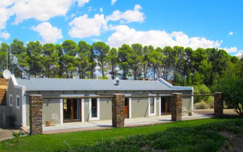 Ubuntu House | Shearers Cottage Unit A - Farm Stay