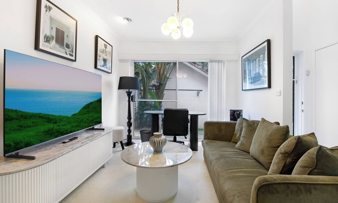 Korora House | Shearwater Luxury - Luxurious 3BR Korora Retreat with spa bath, Close to Beach