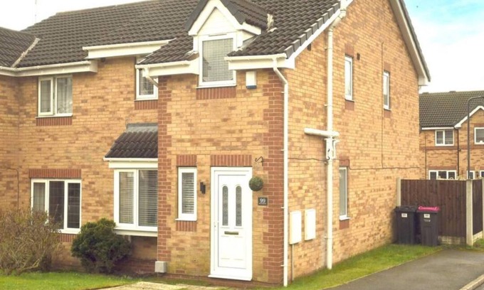 Ridgeway House | Sheffield Blissful Retreat - 3 Bedroom House