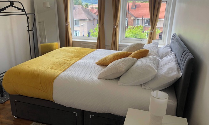 Hillsborough House | Sheffield Retreat - Cozy 3 Bedroom House