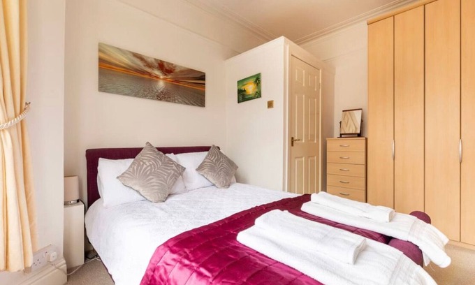 Porthcawl Apartment | Shelley’s Seaside Stay (Garden/Parking)